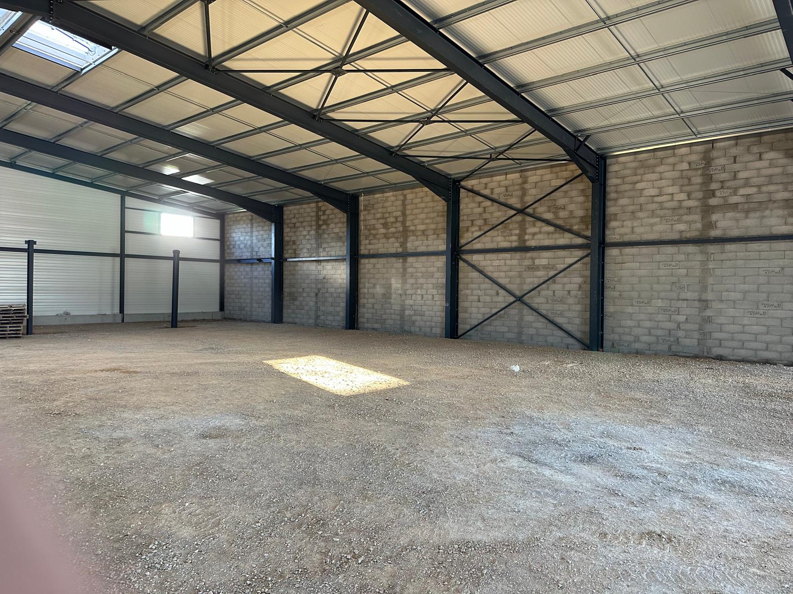 Intérieur d'un bâtiment professionnel réalisé en maçonnerie